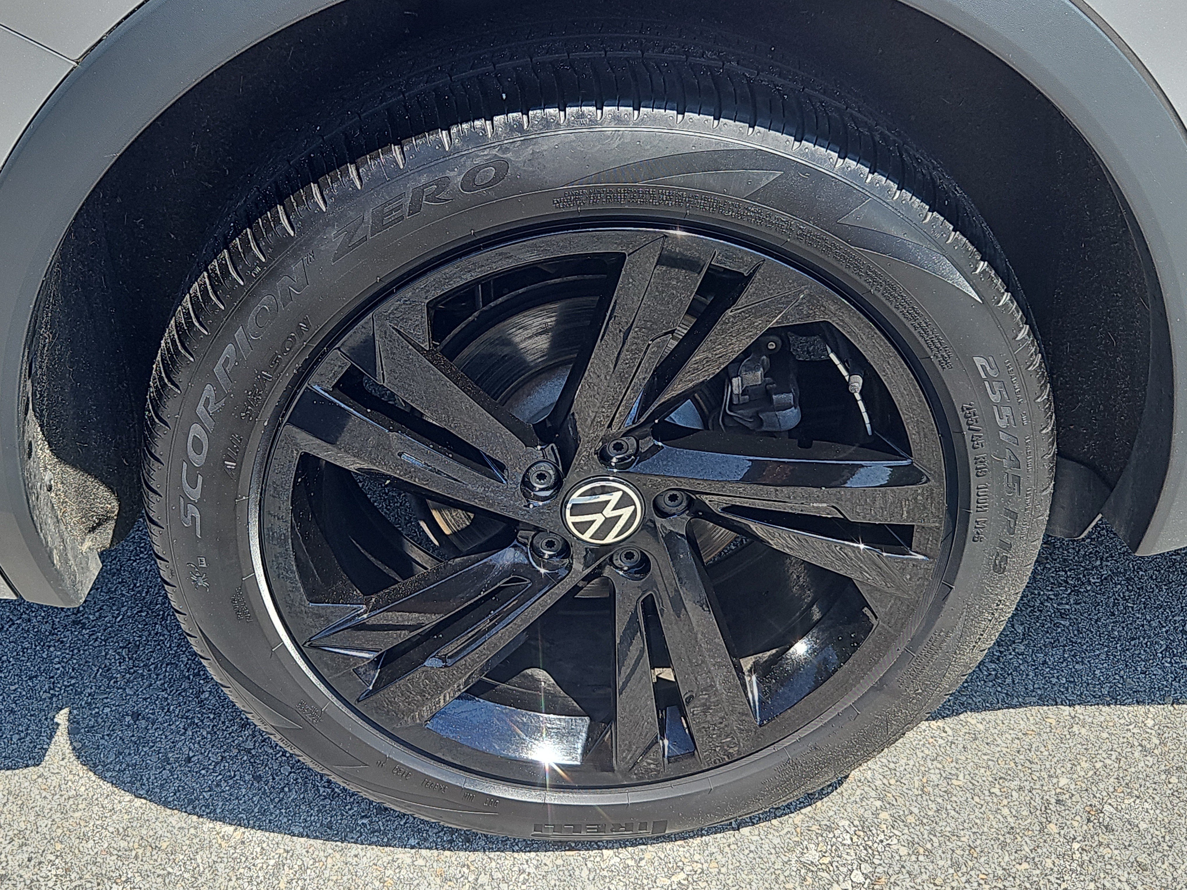 Certified 2024 Volkswagen Tiguan SE R-Line AWD/4WD image 30