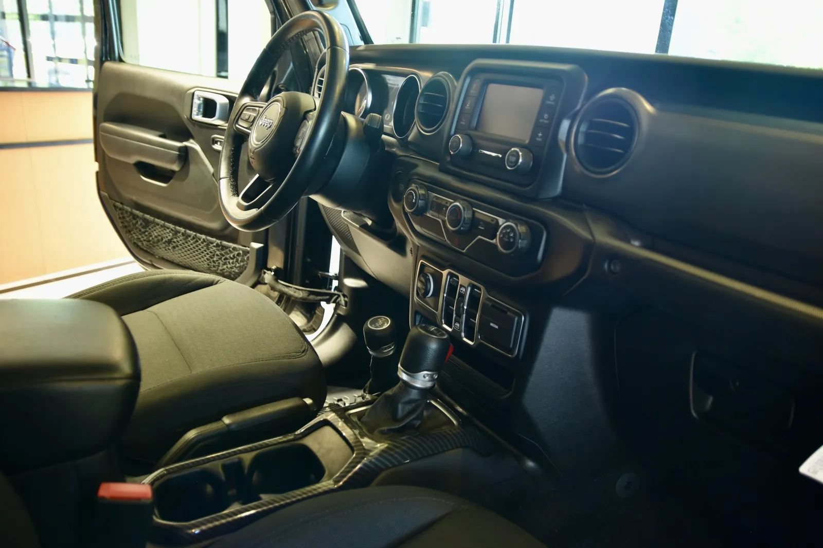 Used 2021 Jeep Gladiator Sport AWD/4WD image 24