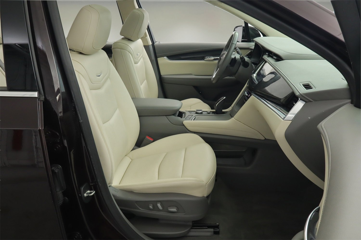 Used 2021 Cadillac XT6 Premium Luxury image 16