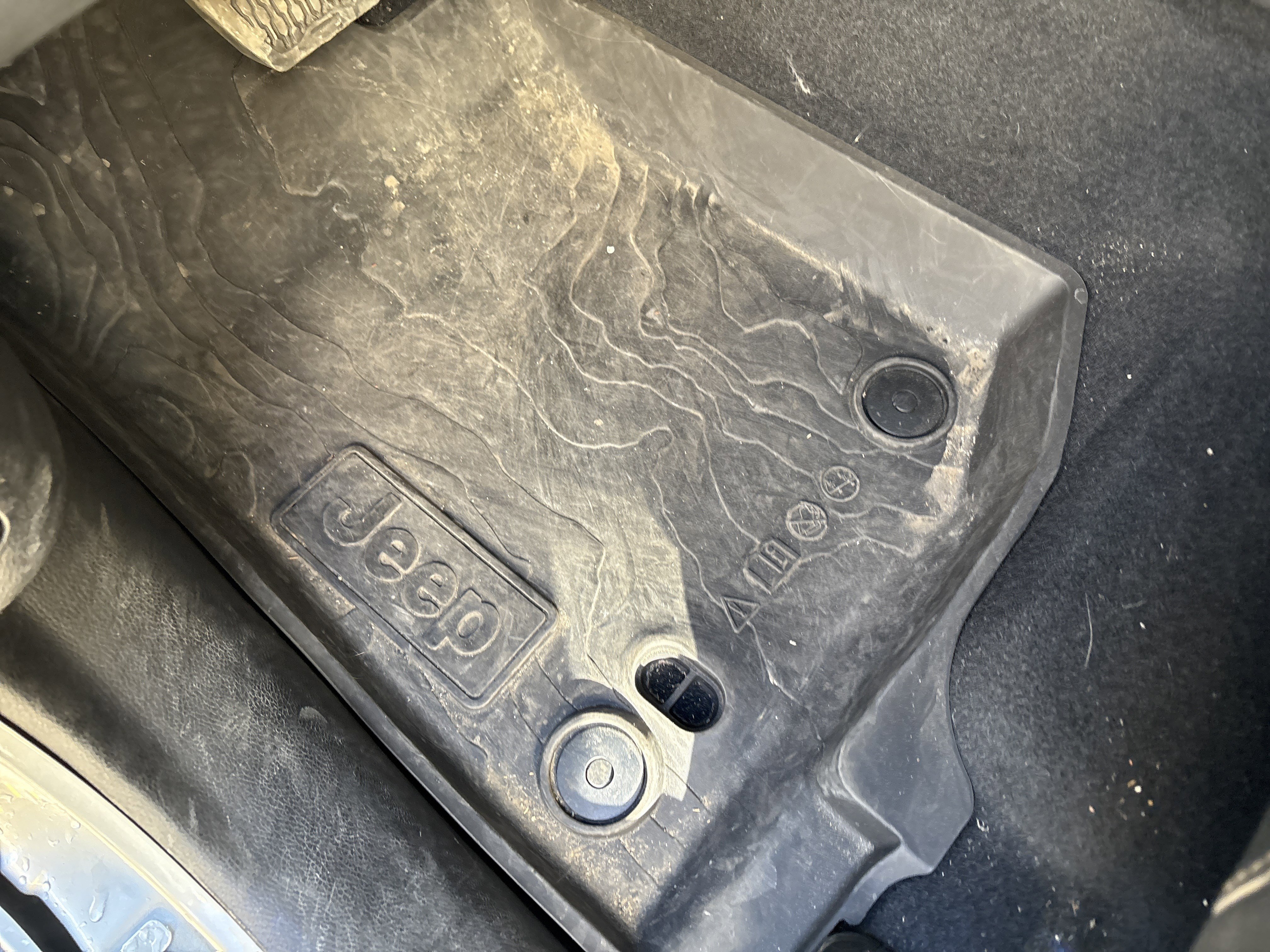 Used 2024 Jeep Wrangler Unlimited Sahara w/ Technology Group image 17