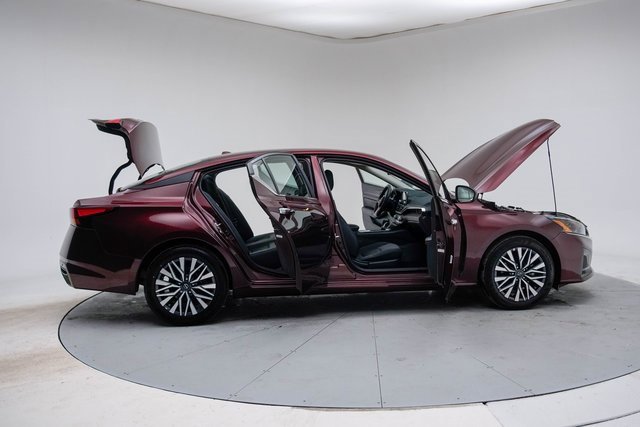 Used 2025 Nissan Altima 2.5 SV image 13