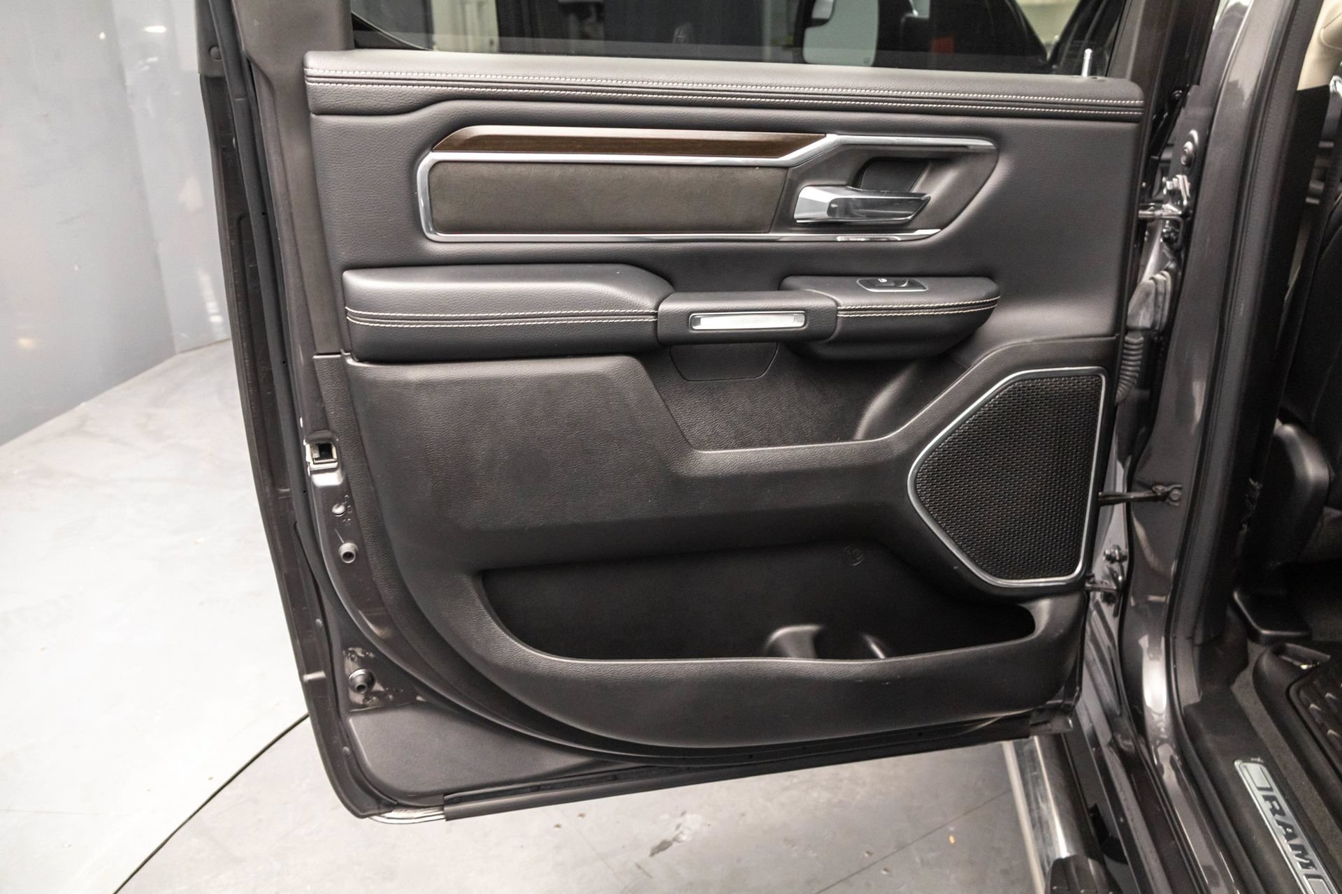Used 2022 RAM 1500 Laramie RWD image 31