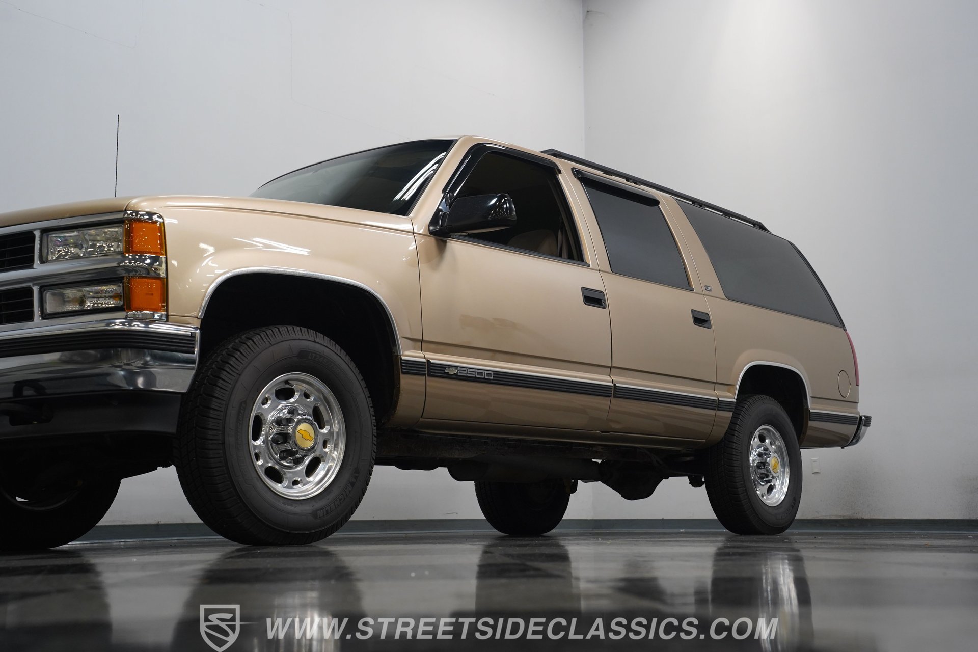 Used 1999 Chevrolet Suburban 2500 w/ Preferred Equipment Group 2 RWD image 22
