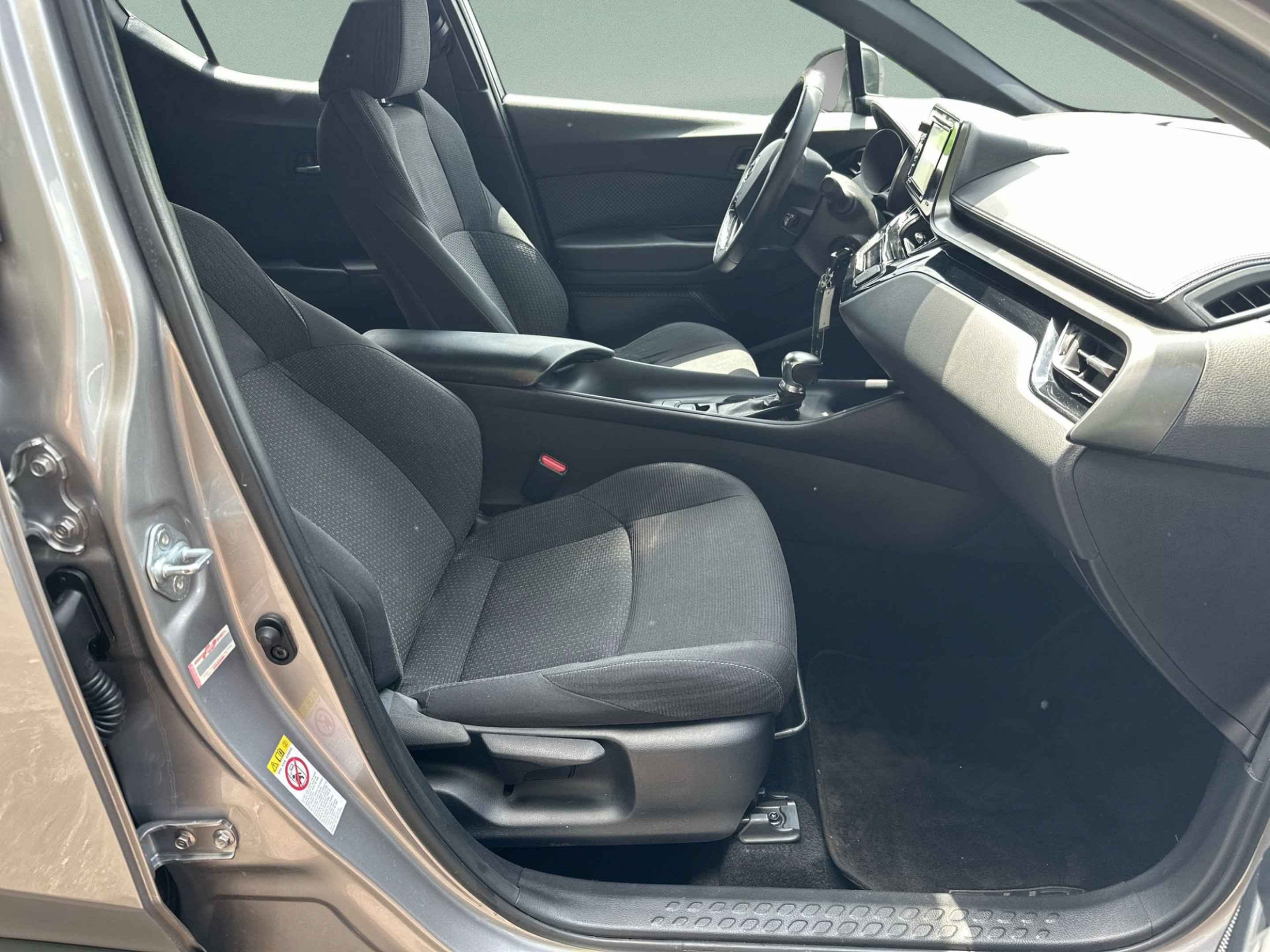 Used 2018 Toyota C-HR XLE FWD image 23