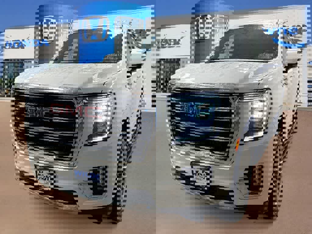 Used 2021 GMC Yukon XL SLT image 1