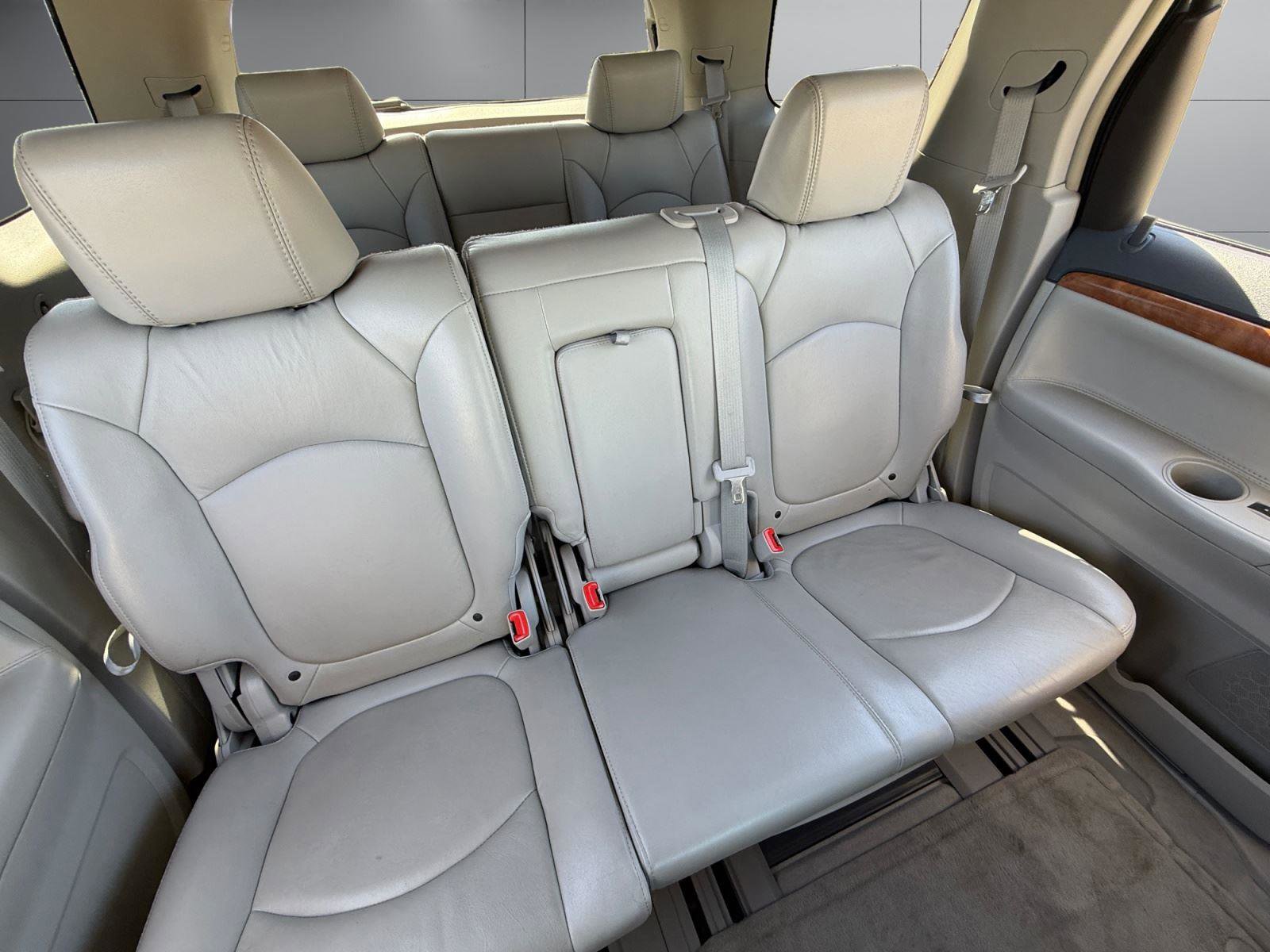 Used 2008 Saturn Outlook XR w/ Premium Trim Package image 20