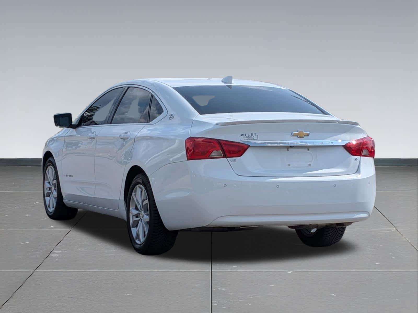 Used 2018 Chevrolet Impala LT w/ Sunroof and Spoiler Package FWD image 3