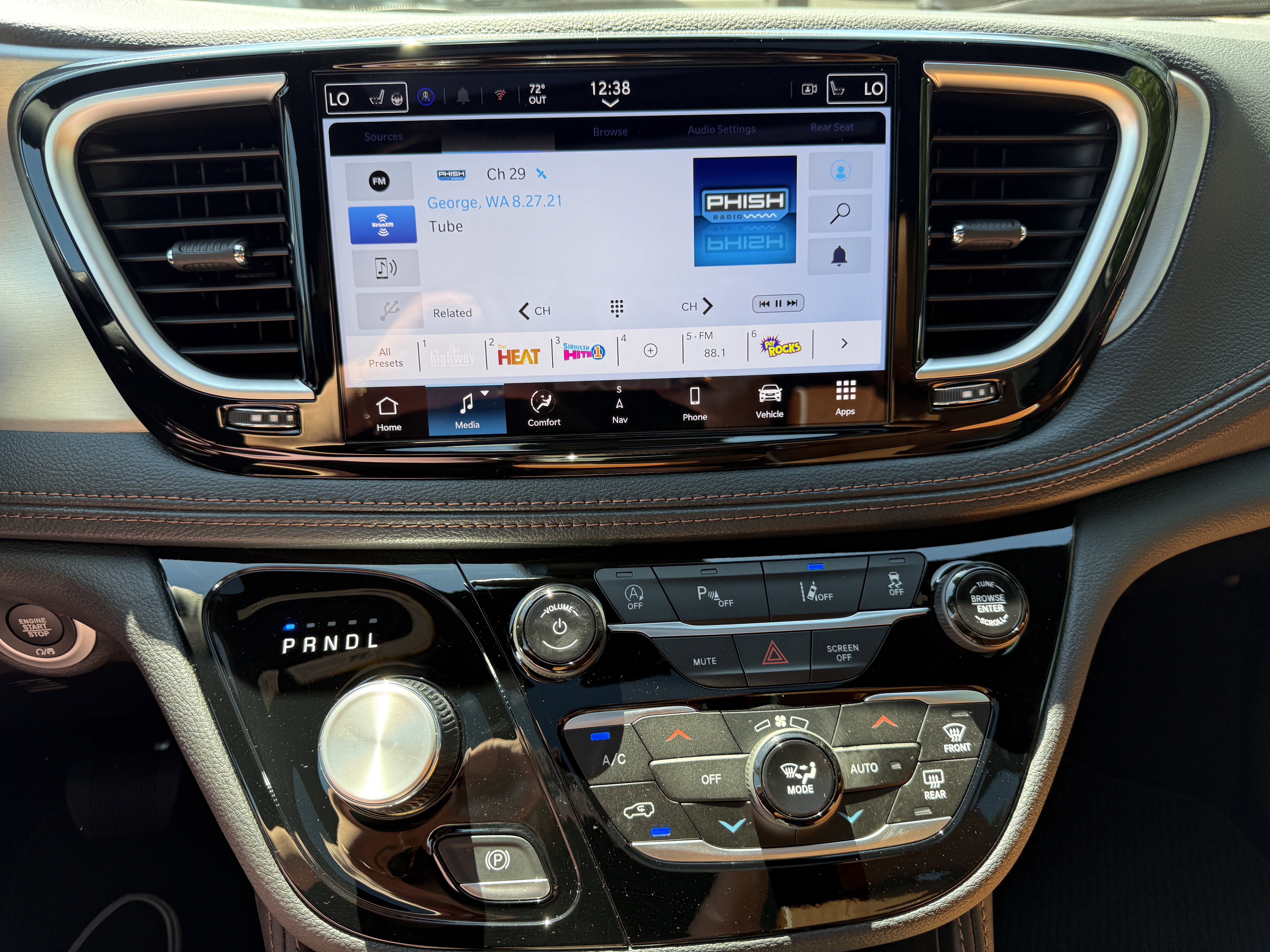 New 2026 Chrysler Pacifica Pinnacle image 12