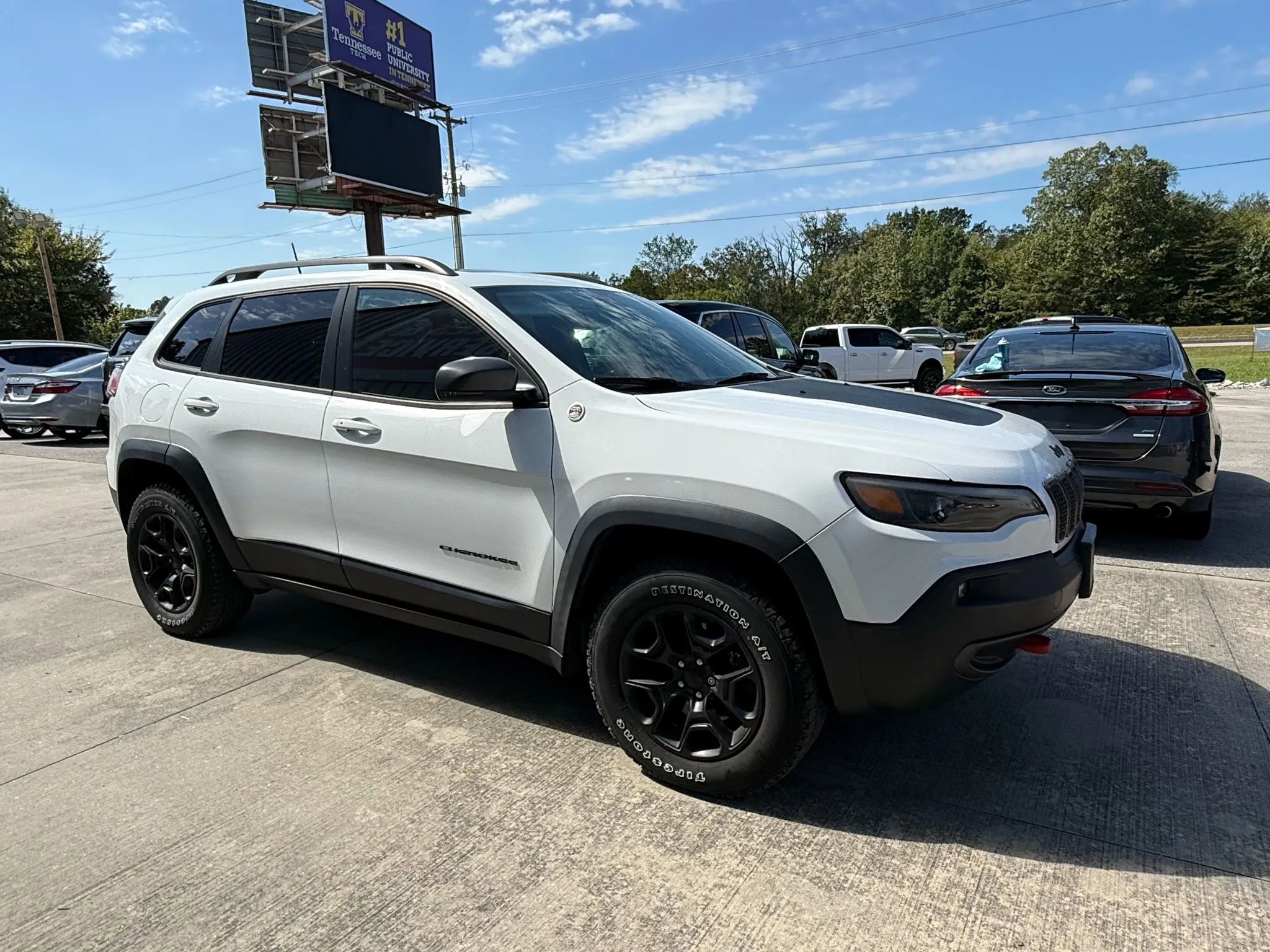Used 2019 Jeep Cherokee Trailhawk w/ Comfort/Convenience Group image 16