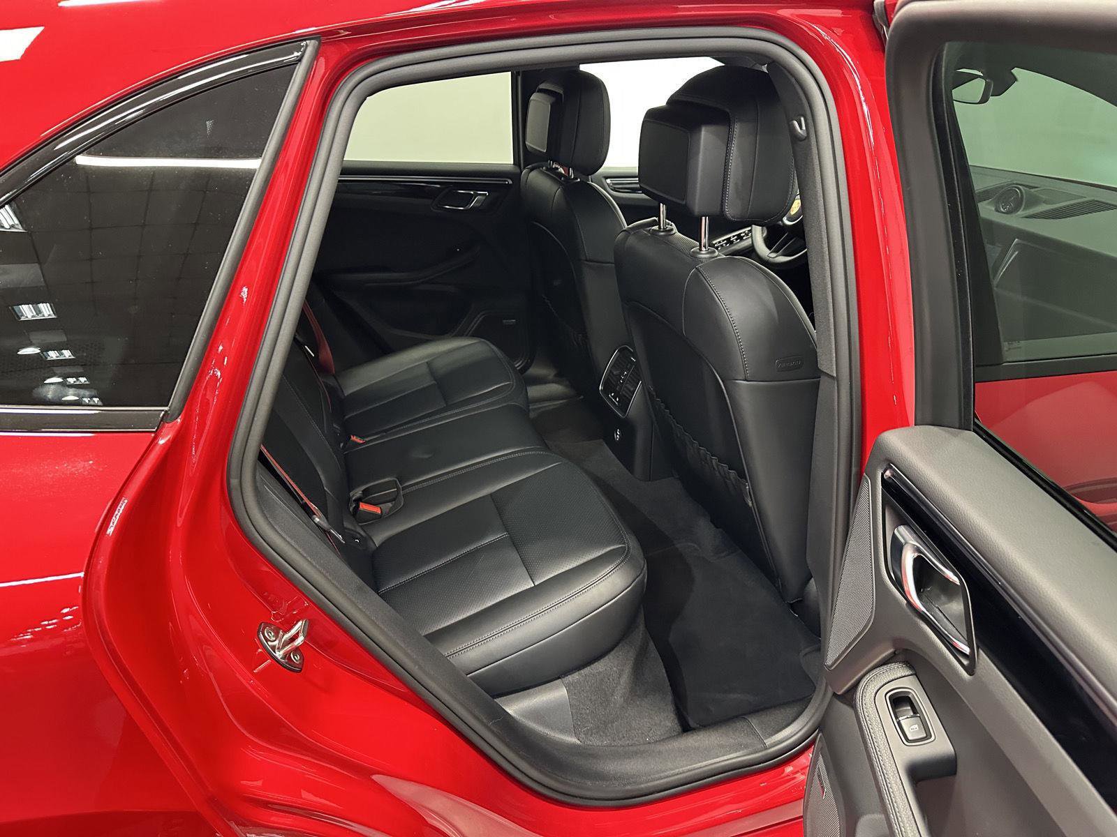Certified 2025 Porsche Macan image 39
