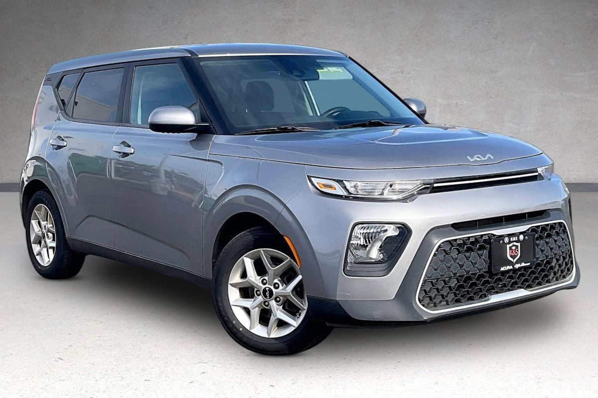 Used 2022 Kia Soul LX w/ Technology Package FWD image 2