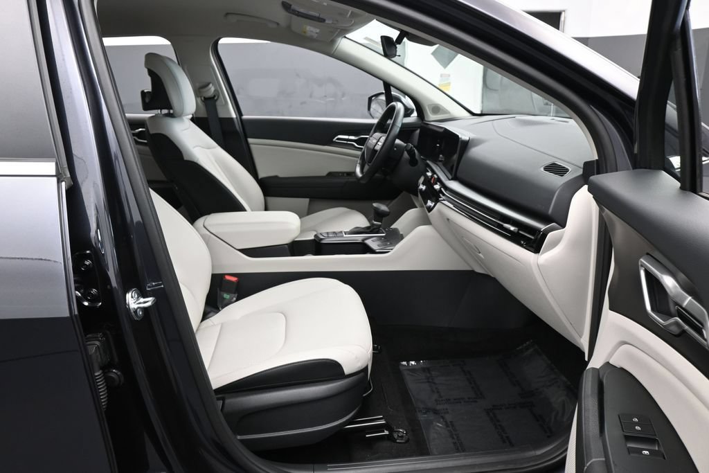 Used 2026 Kia Sportage EX FWD image 41