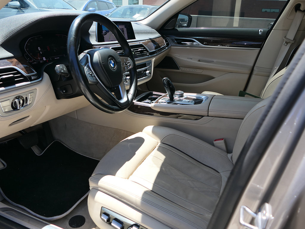 Used 2020 BMW 740i w/ Premium Package RWD image 12