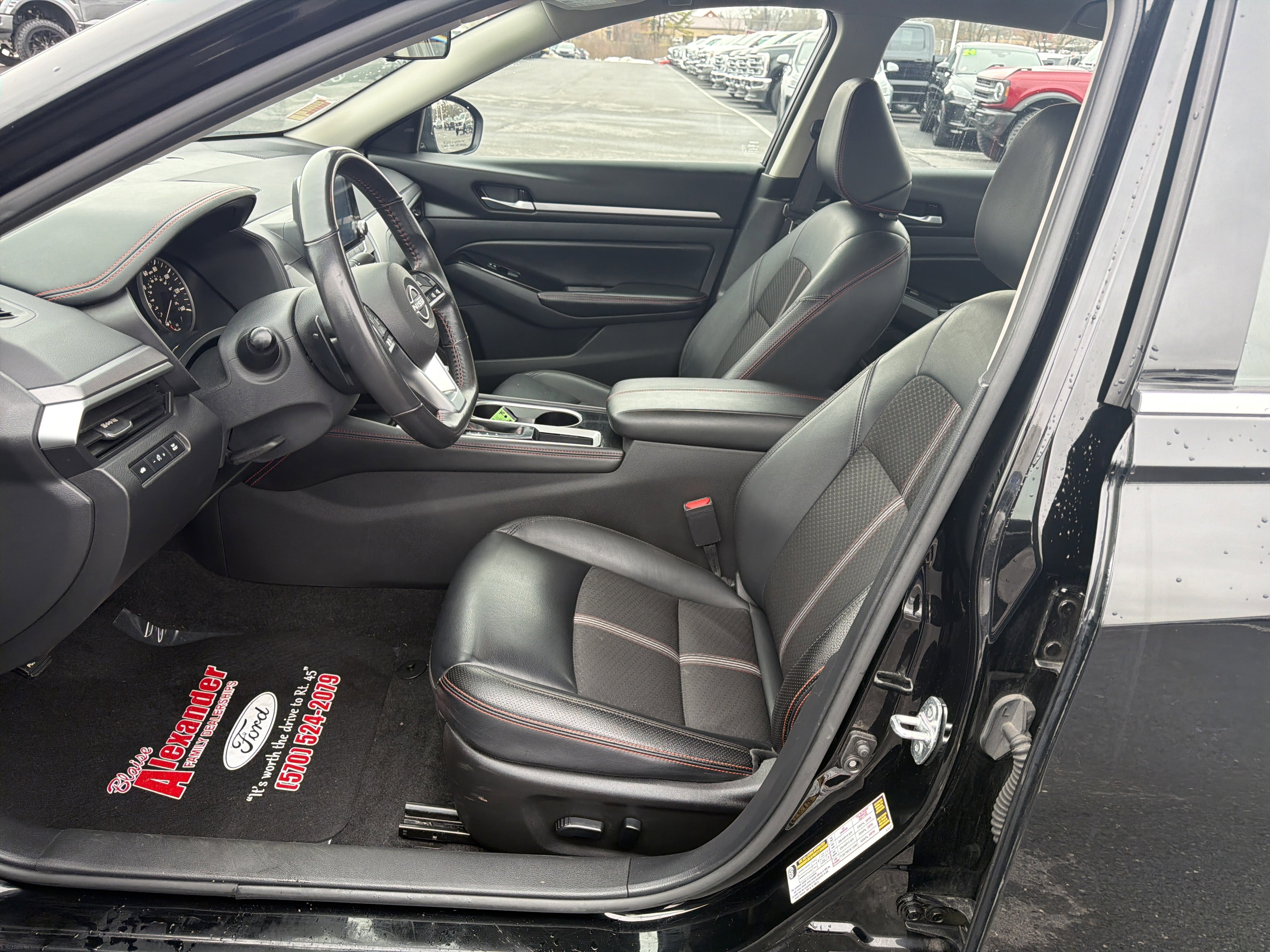 Used 2024 Nissan Altima 2.5 SR FWD image 12