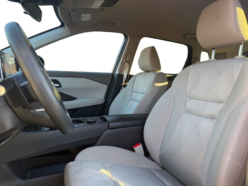 Used 2024 Nissan Rogue SV image 9