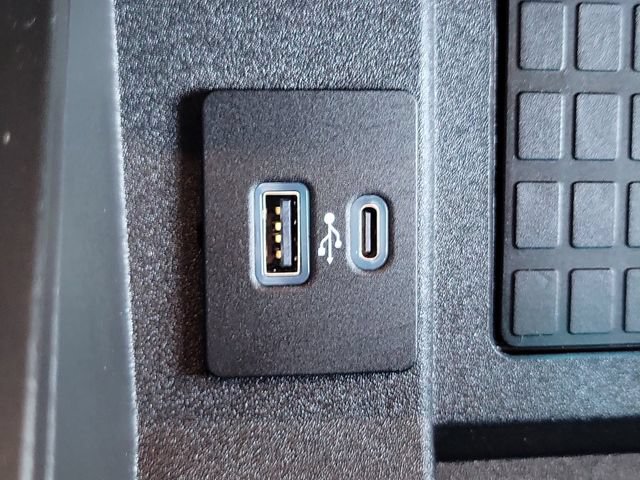 Used 2021 Ford F250 Lariat w/ Lariat Ultimate Package AWD/4WD image 16