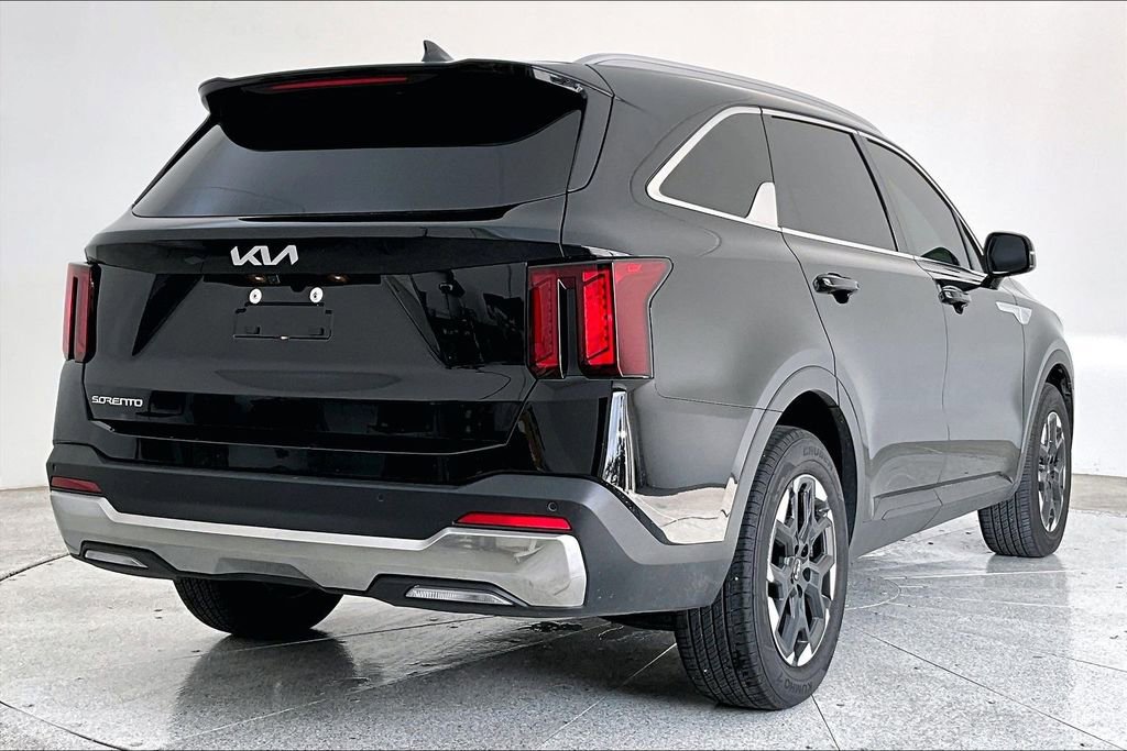 Used 2026 Kia Sorento S FWD image 2