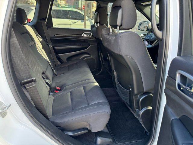 Used 2018 Jeep Grand Cherokee Laredo image 30