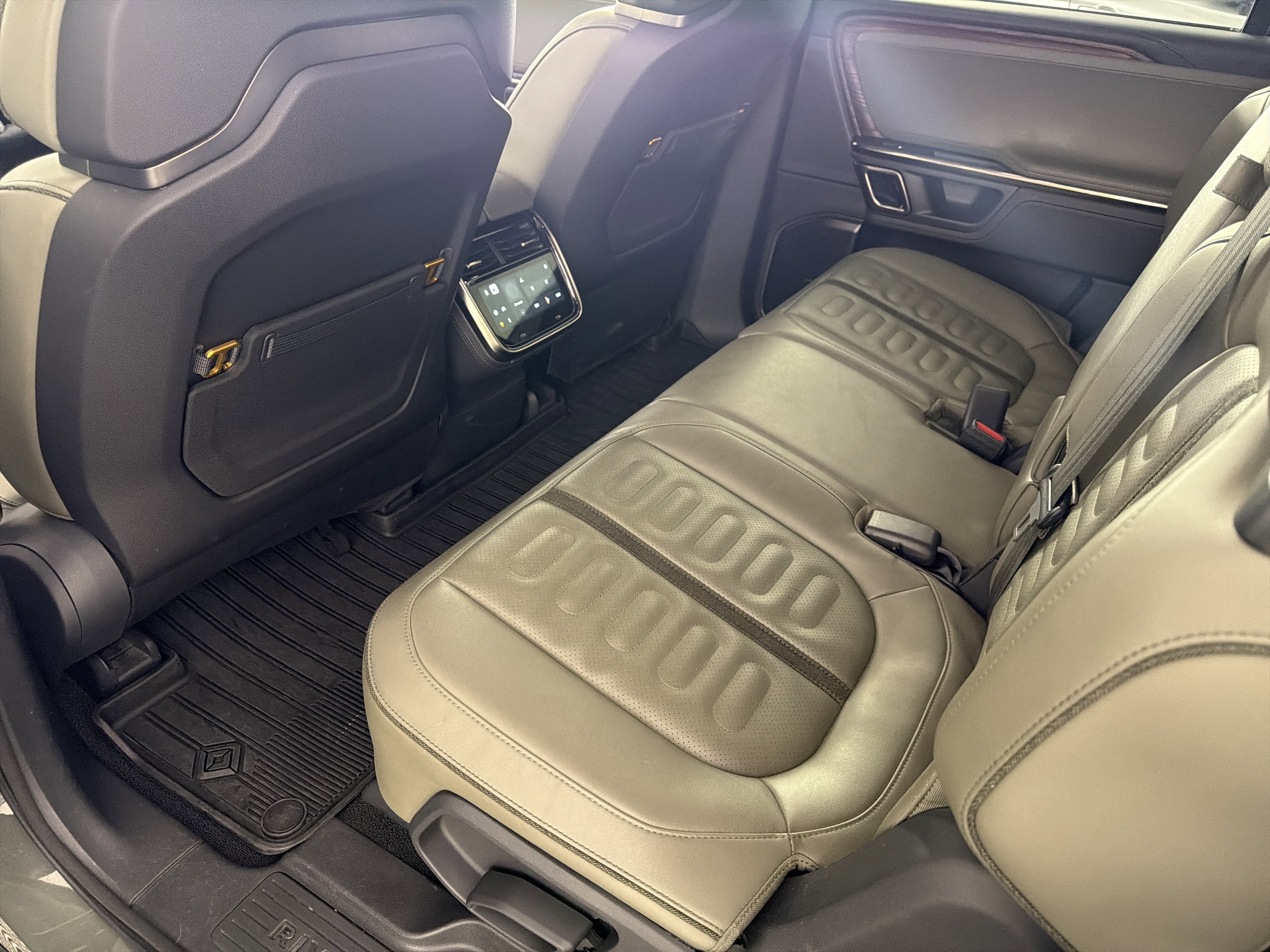 Used 2023 Rivian R1S Launch Edition image 24