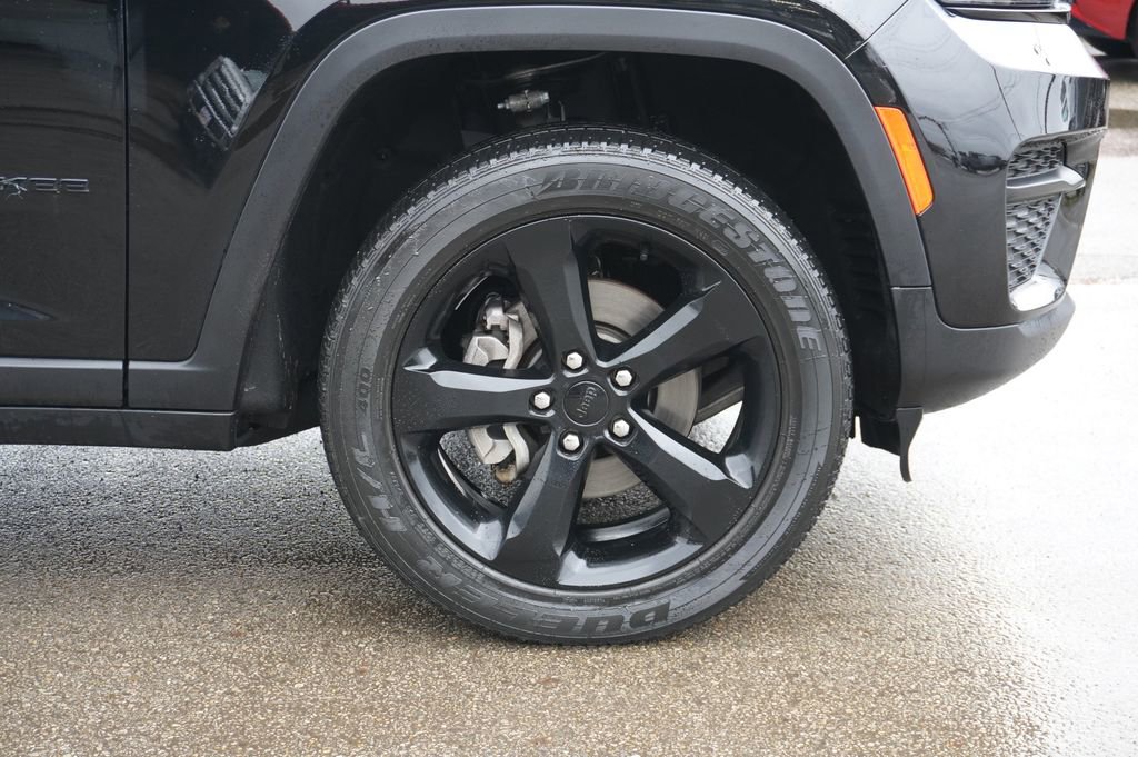 Used 2023 Jeep Grand Cherokee Altitude image 13