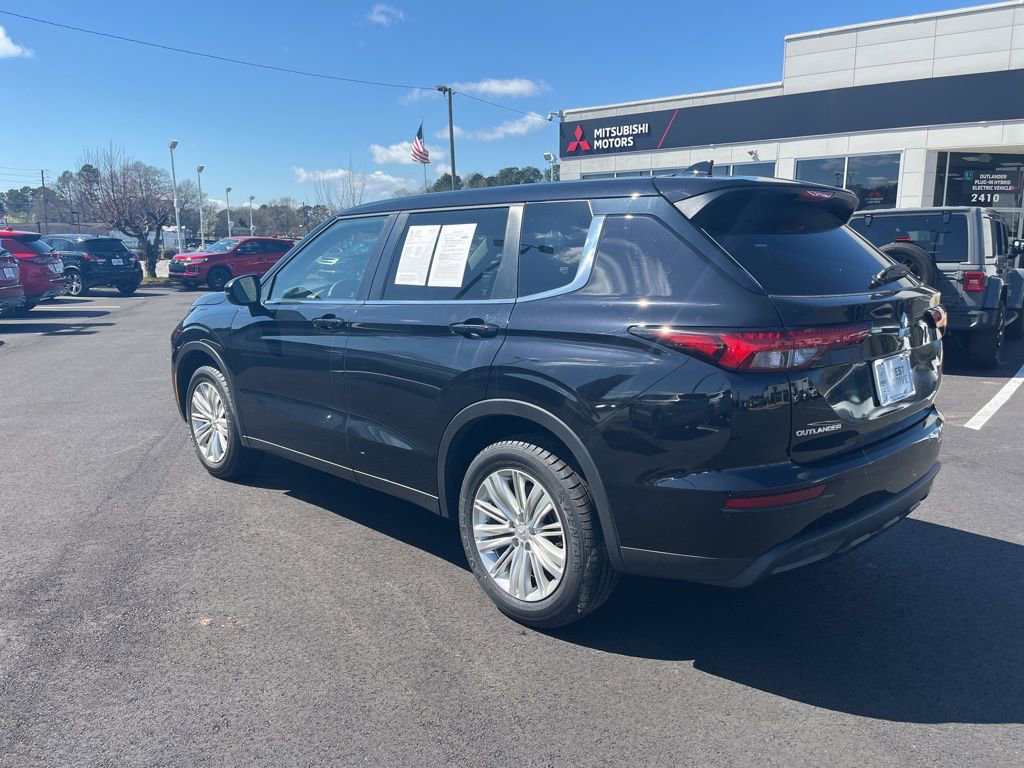 Used 2024 Mitsubishi Outlander ES image 5