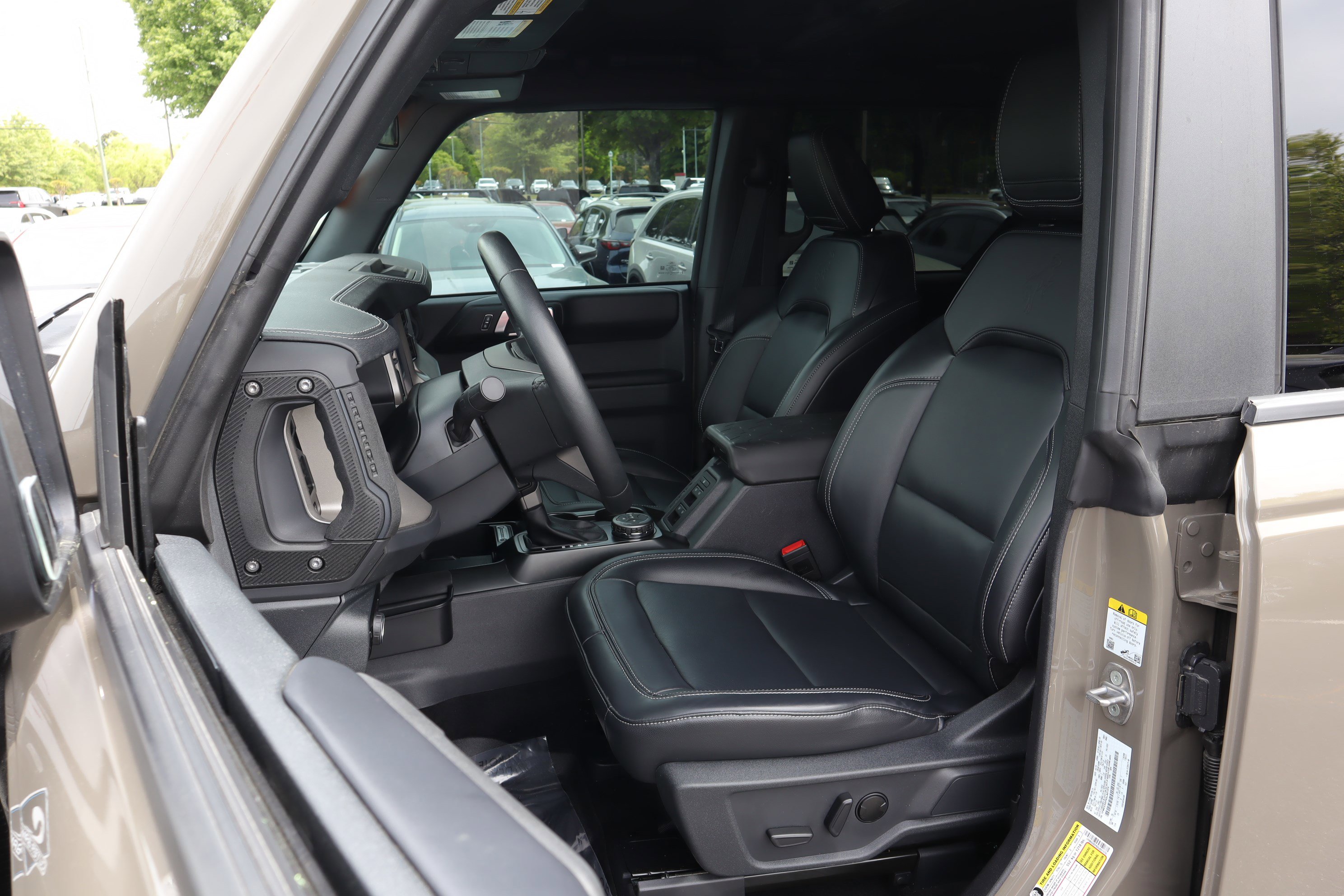 Used 2025 Ford Bronco Outer Banks image 8