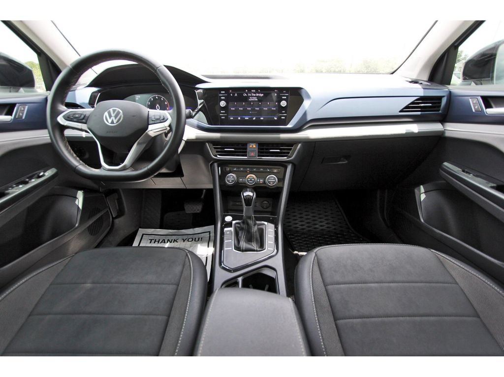 Used 2024 Volkswagen Taos SE w/ Panoramic Sunroof Package FWD image 10