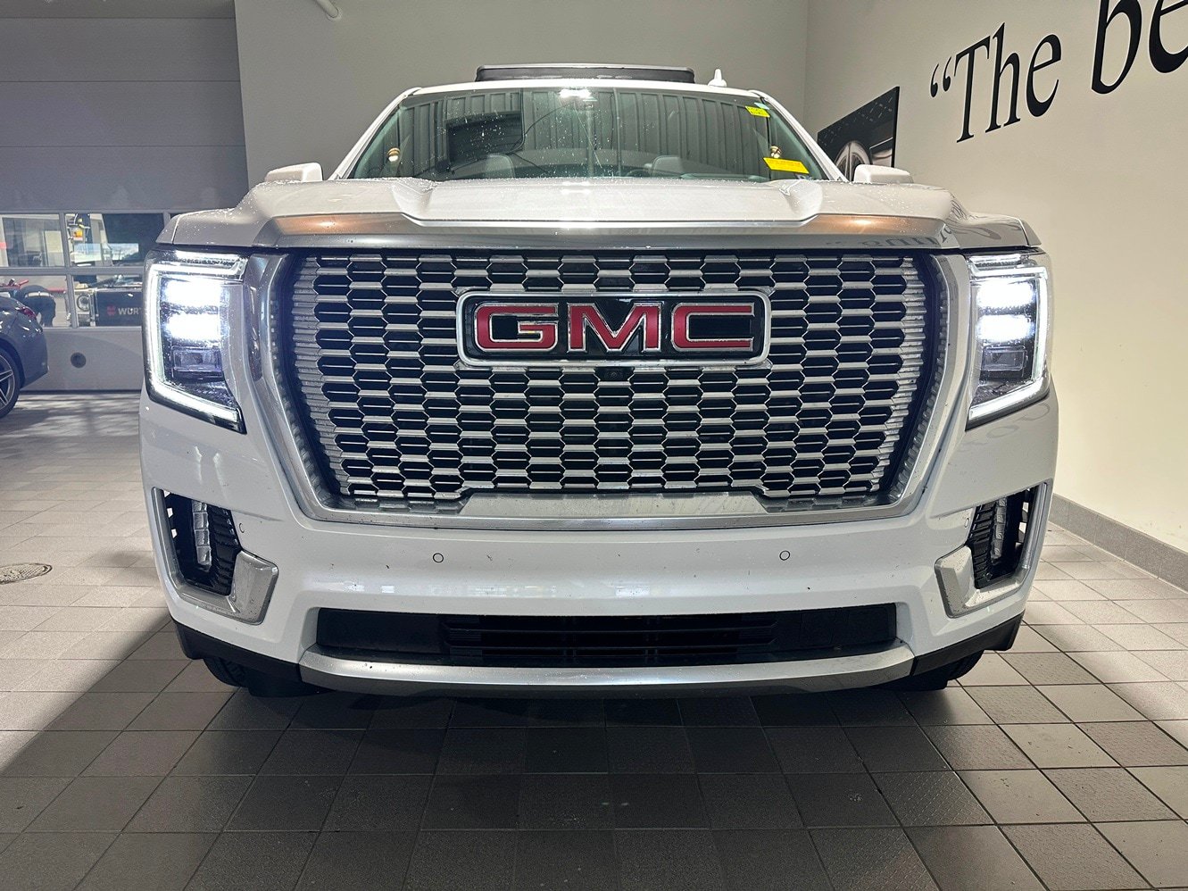 Used 2024 GMC Yukon Denali w/ Denali Reserve Package AWD/4WD image 2