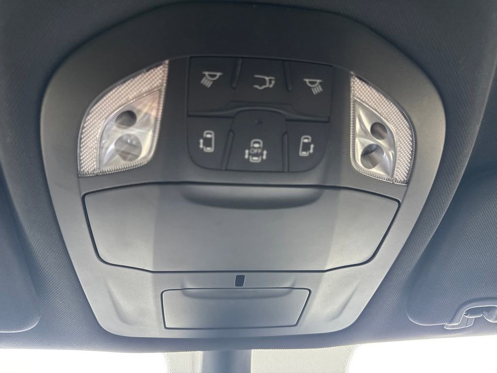 Used 2024 Chrysler Pacifica Touring image 23