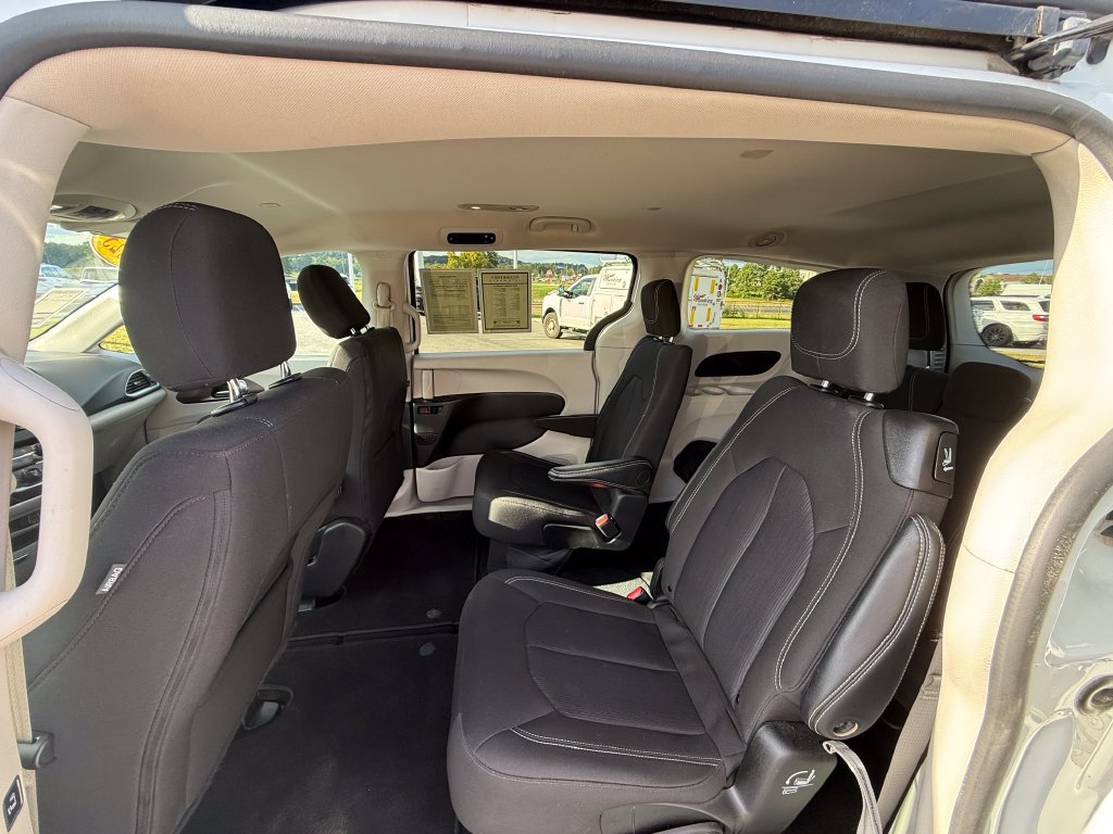 Used 2023 Chrysler Voyager LX FWD image 23