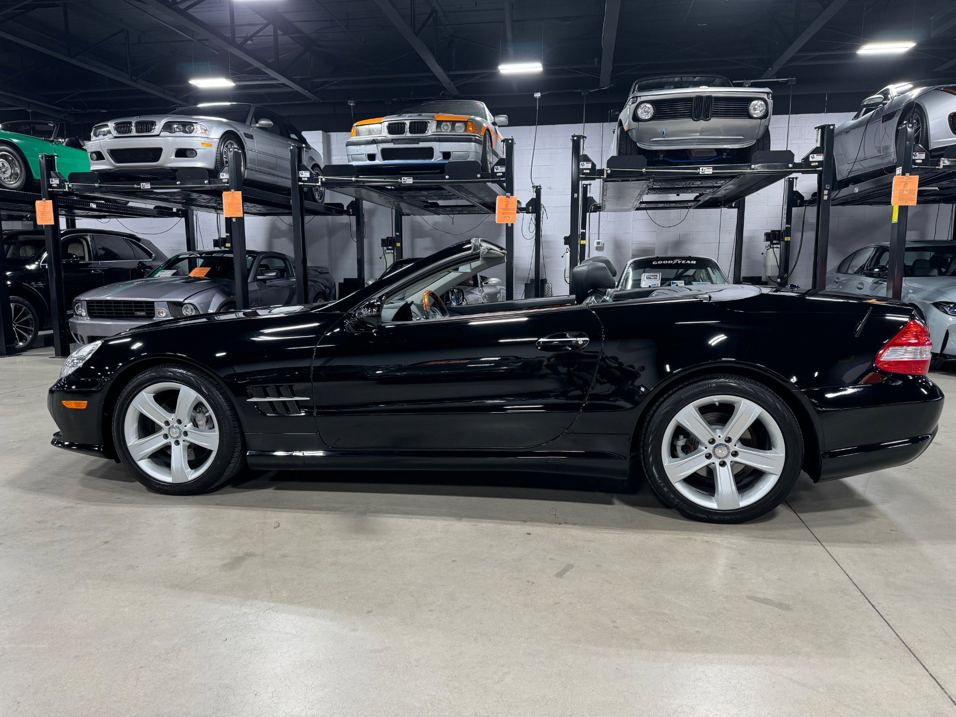 Used 2009 Mercedes-Benz SL 550 image 2