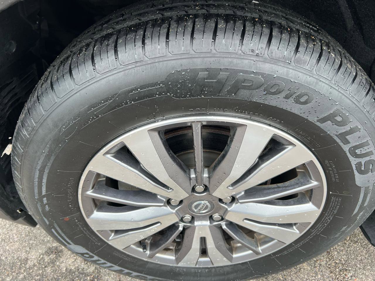 Used 2019 Nissan Pathfinder S image 2