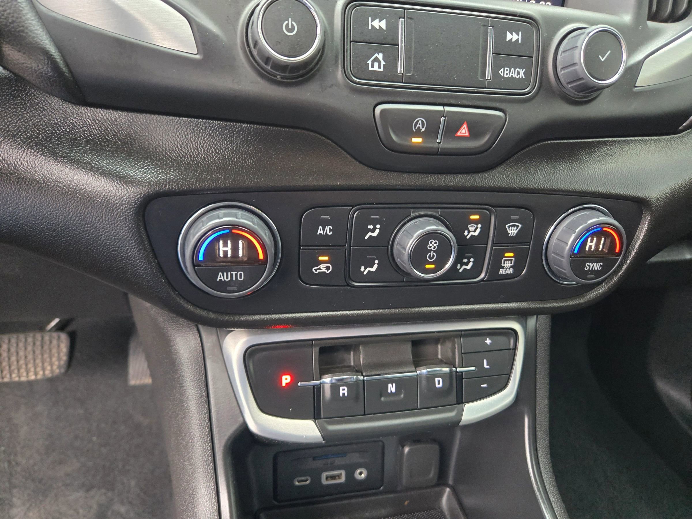 Used 2024 GMC Terrain SLT image 45