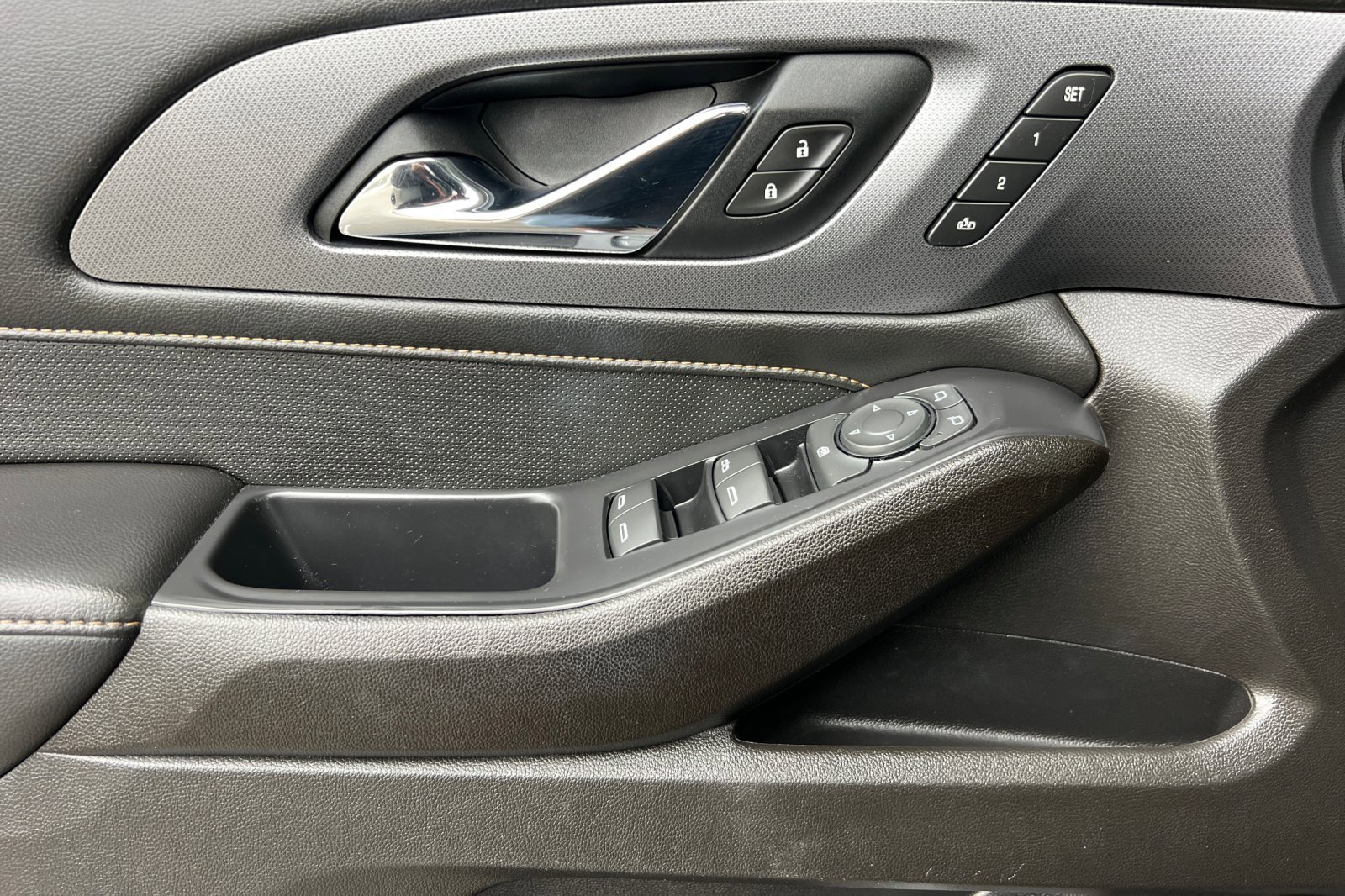 Used 2021 Chevrolet Traverse Premier w/ Redline Edition image 10