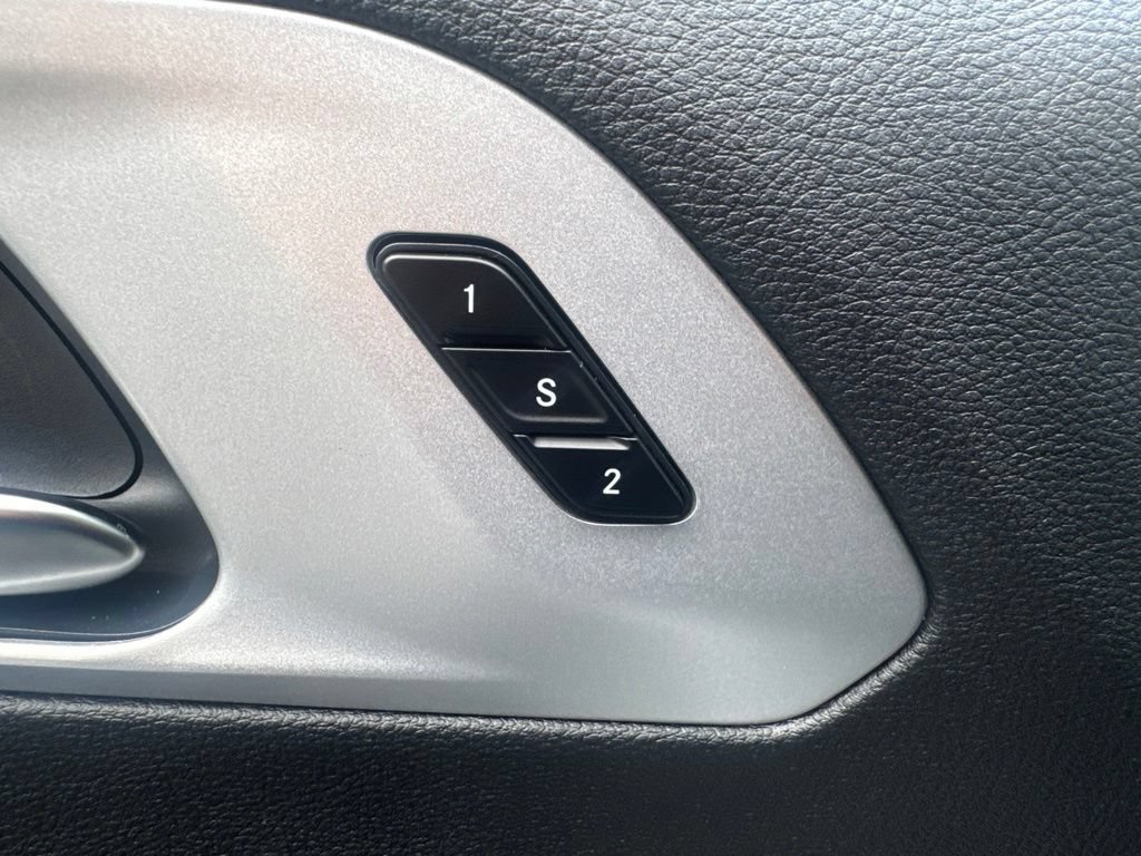 Used 2025 Chrysler Pacifica Limited FWD image 30
