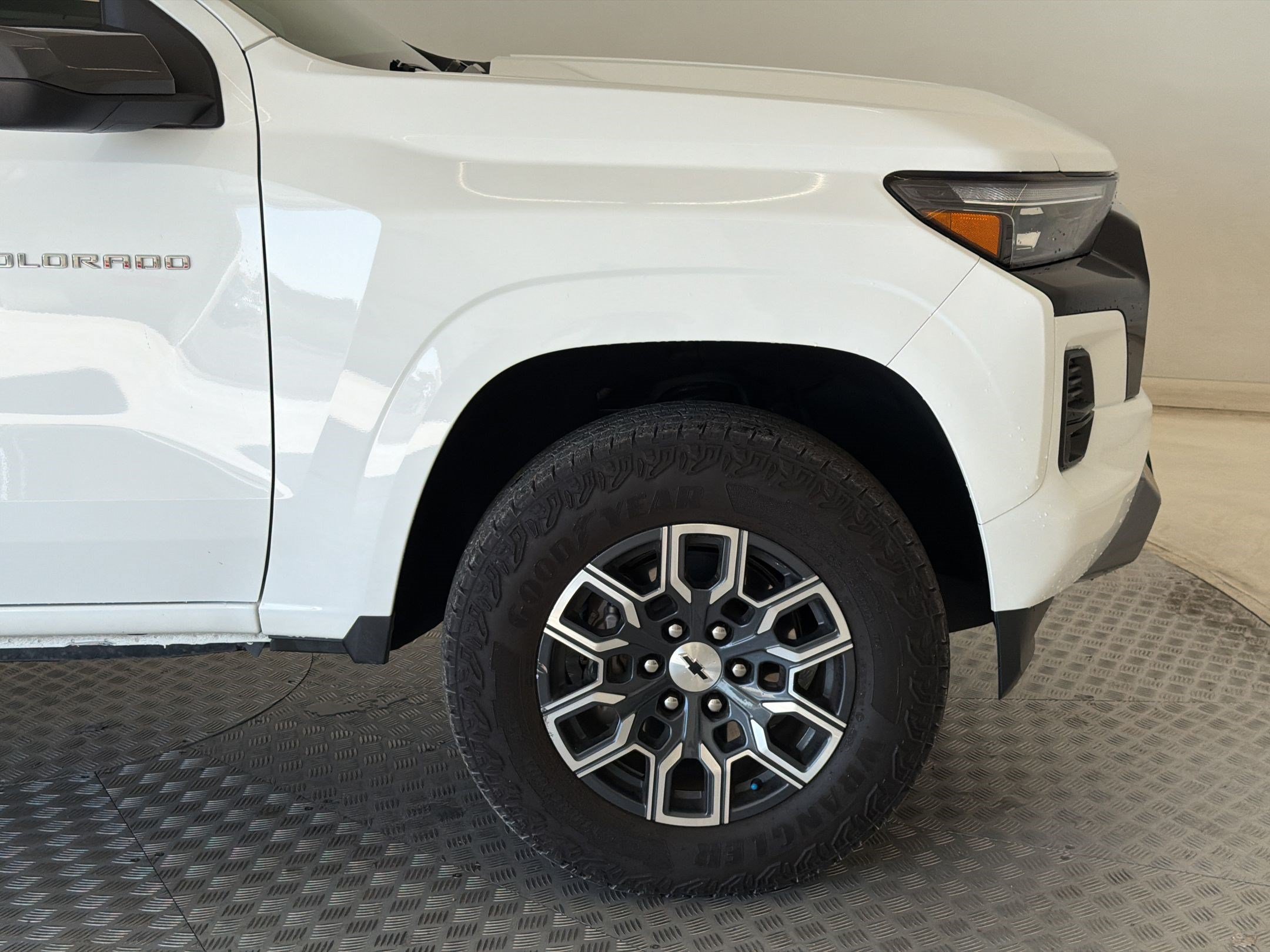 Used 2025 Chevrolet Colorado Z71 AWD/4WD image 13