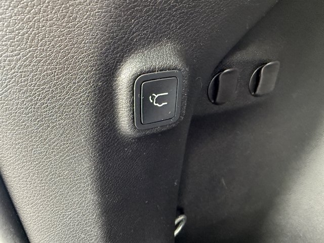Used 2019 Jeep Cherokee Limited AWD/4WD image 31