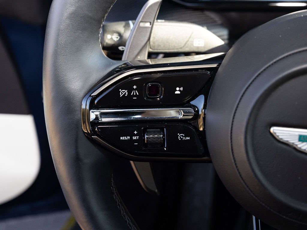 Used 2025 Aston Martin V8 Vantage Coupe RWD image 34