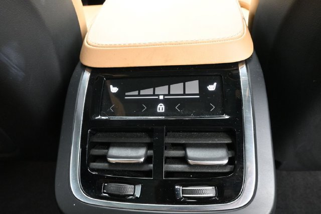 Used 2024 Volvo XC90 B6 Ultimate w/ Protection Package AWD/4WD image 34