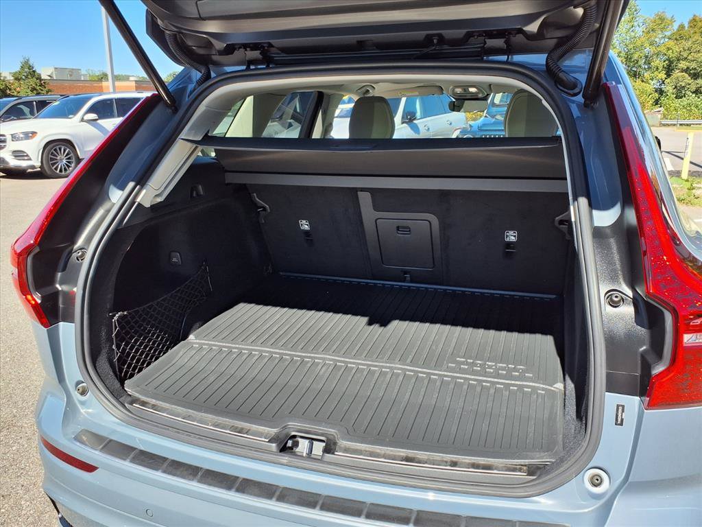 Certified 2024 Volvo XC60 T8 Ultimate w/ Climate Package AWD/4WD image 14