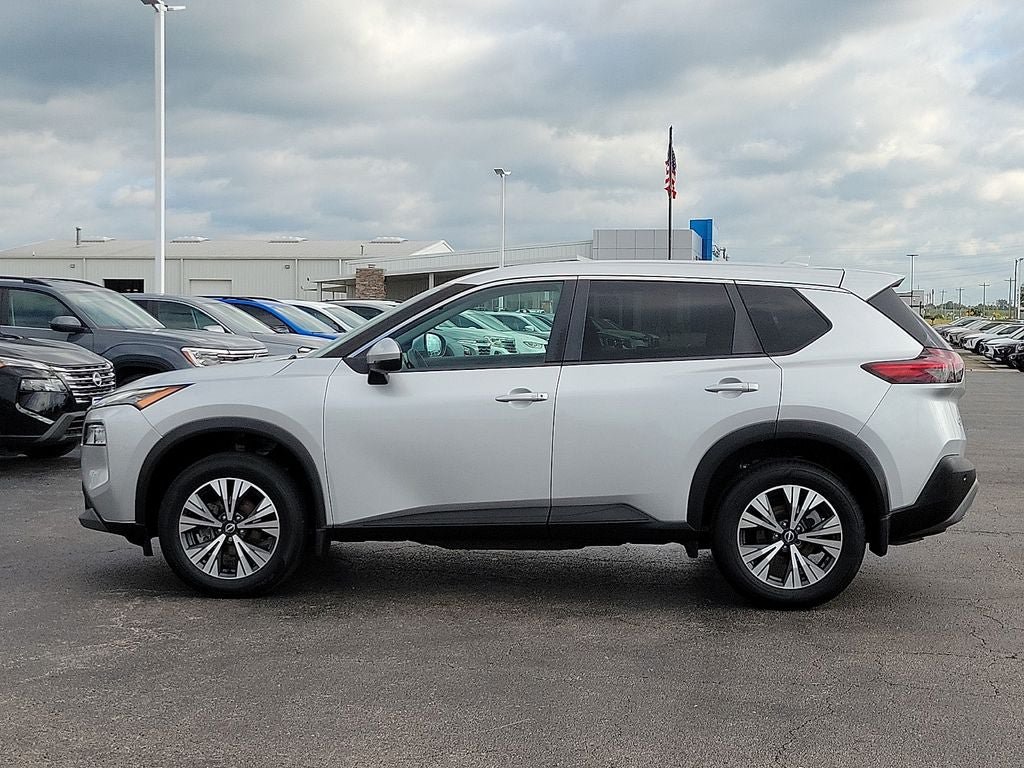 Used 2022 Nissan Rogue SV FWD image 3