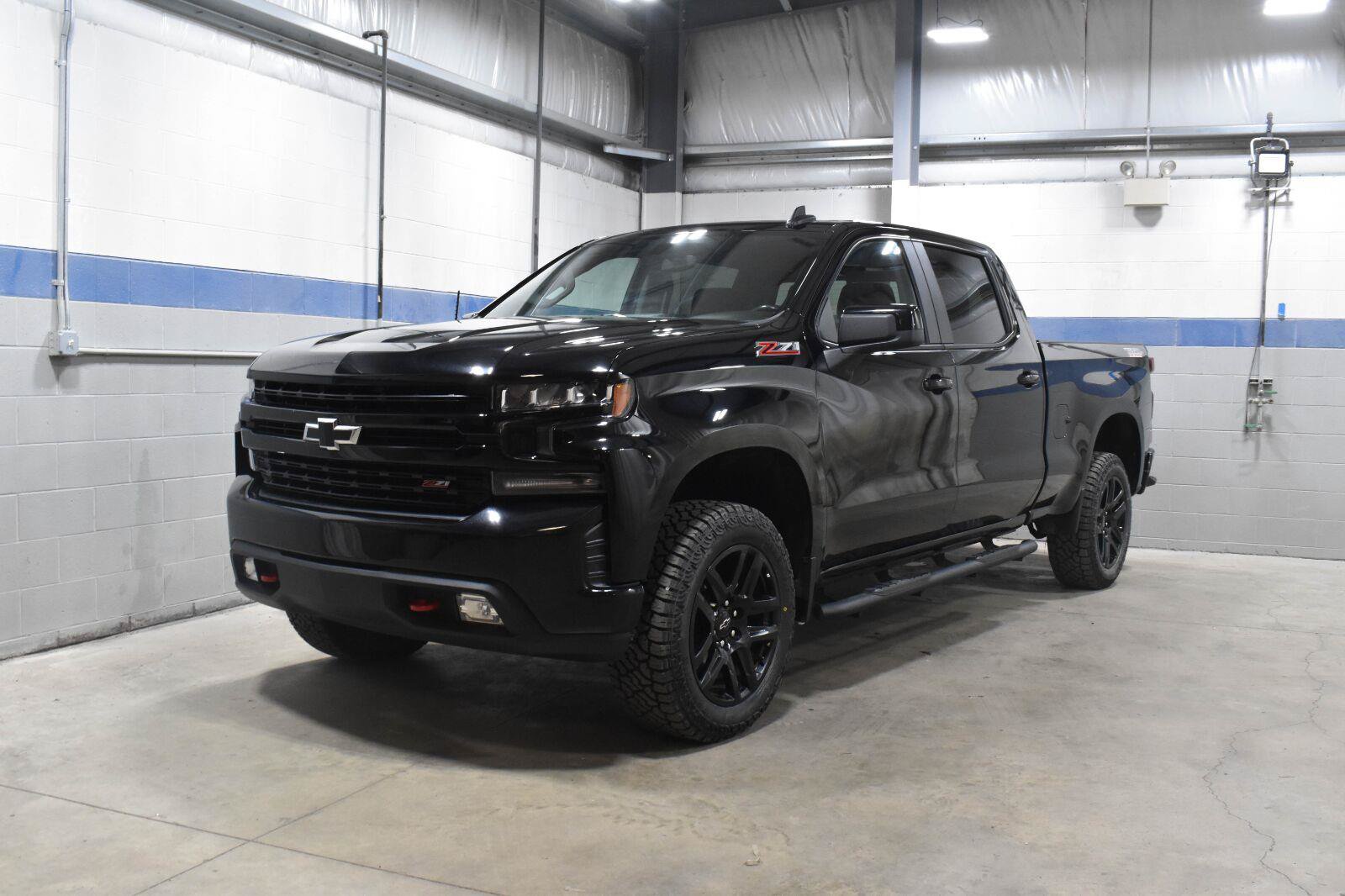 Used 2021 Chevrolet Silverado 1500 LT Trail Boss w/ Convenience Package II AWD/4WD image 2