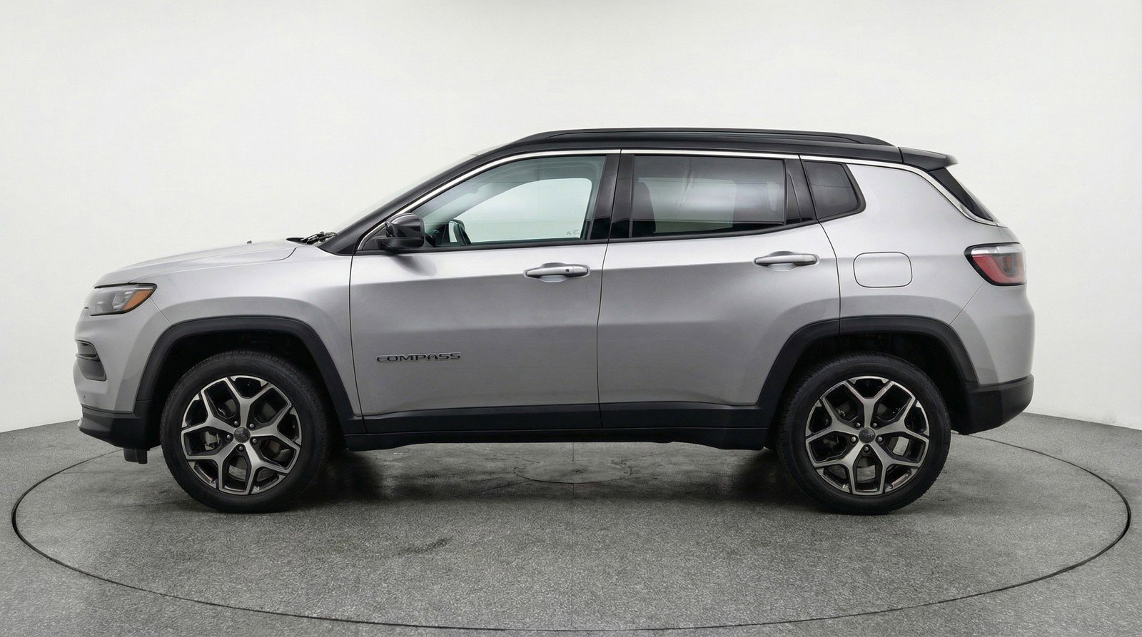 Used 2025 Jeep Compass Limited image 5