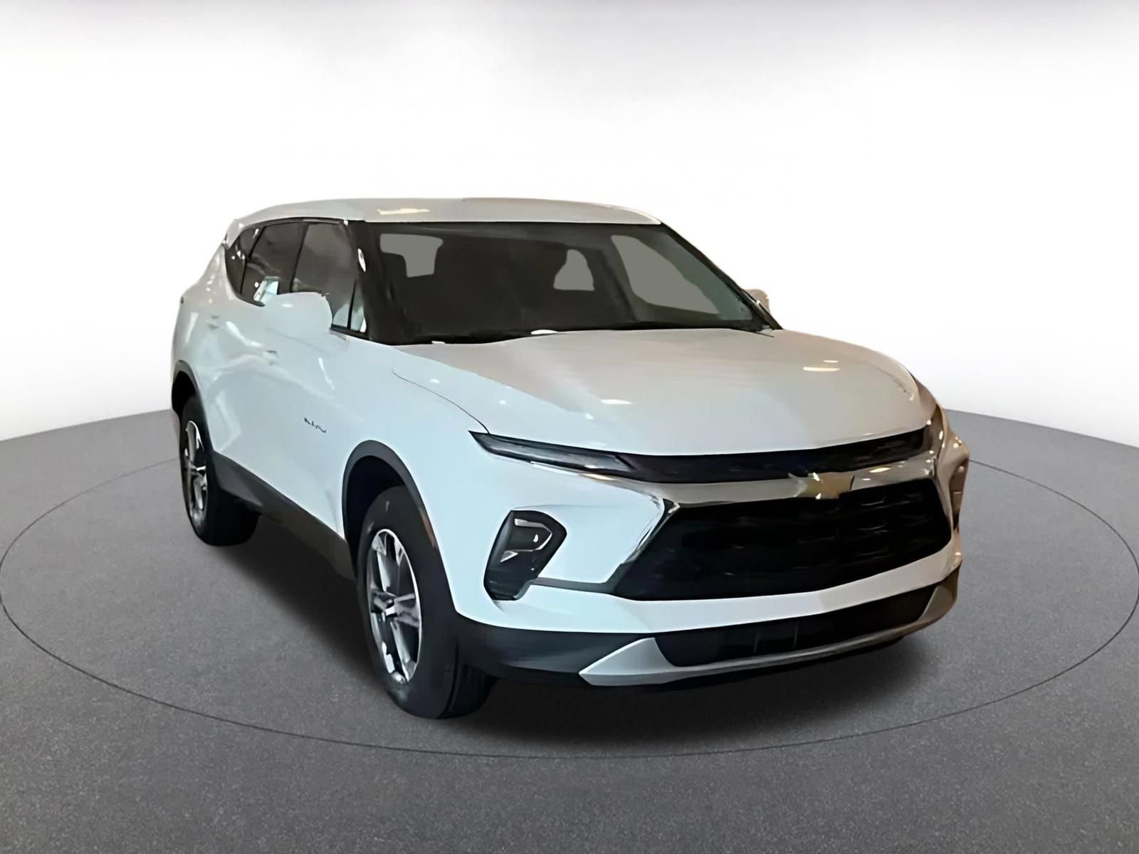 Used 2026 Chevrolet Blazer LT FWD image 3