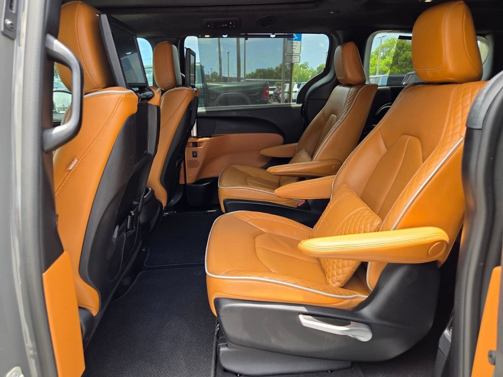 Certified 2022 Chrysler Pacifica Pinnacle FWD image 15