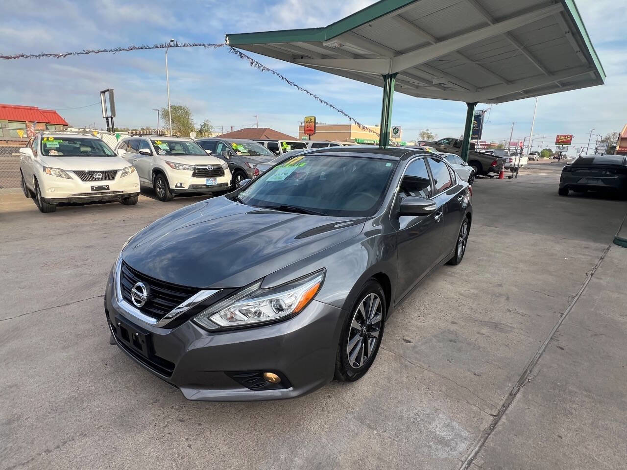 Used 2017 Nissan Altima 2.5 SL w/ Moonroof Package FWD image 3