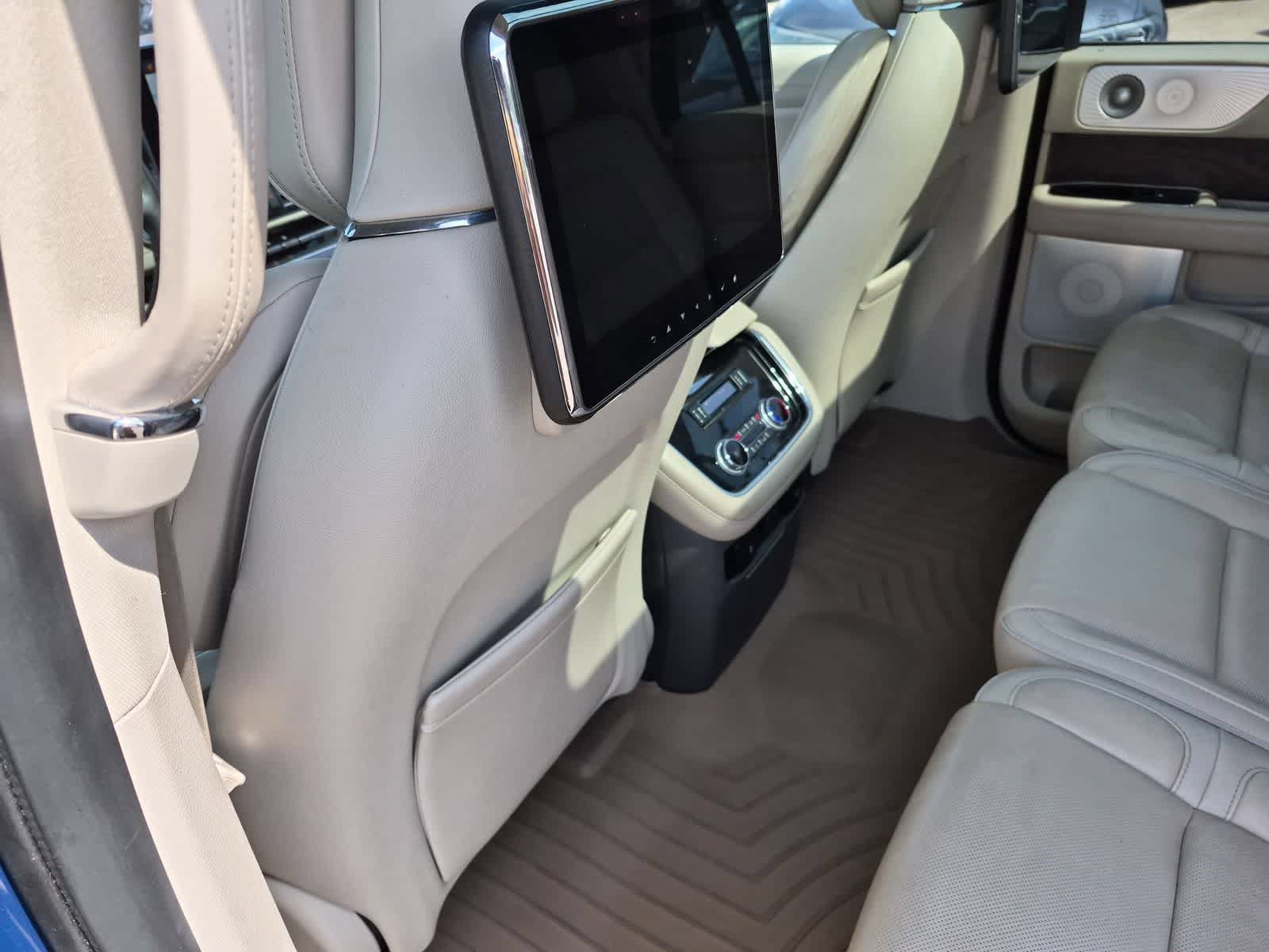 Used 2018 Lincoln Navigator Reserve w/ Technology Package AWD/4WD image 18