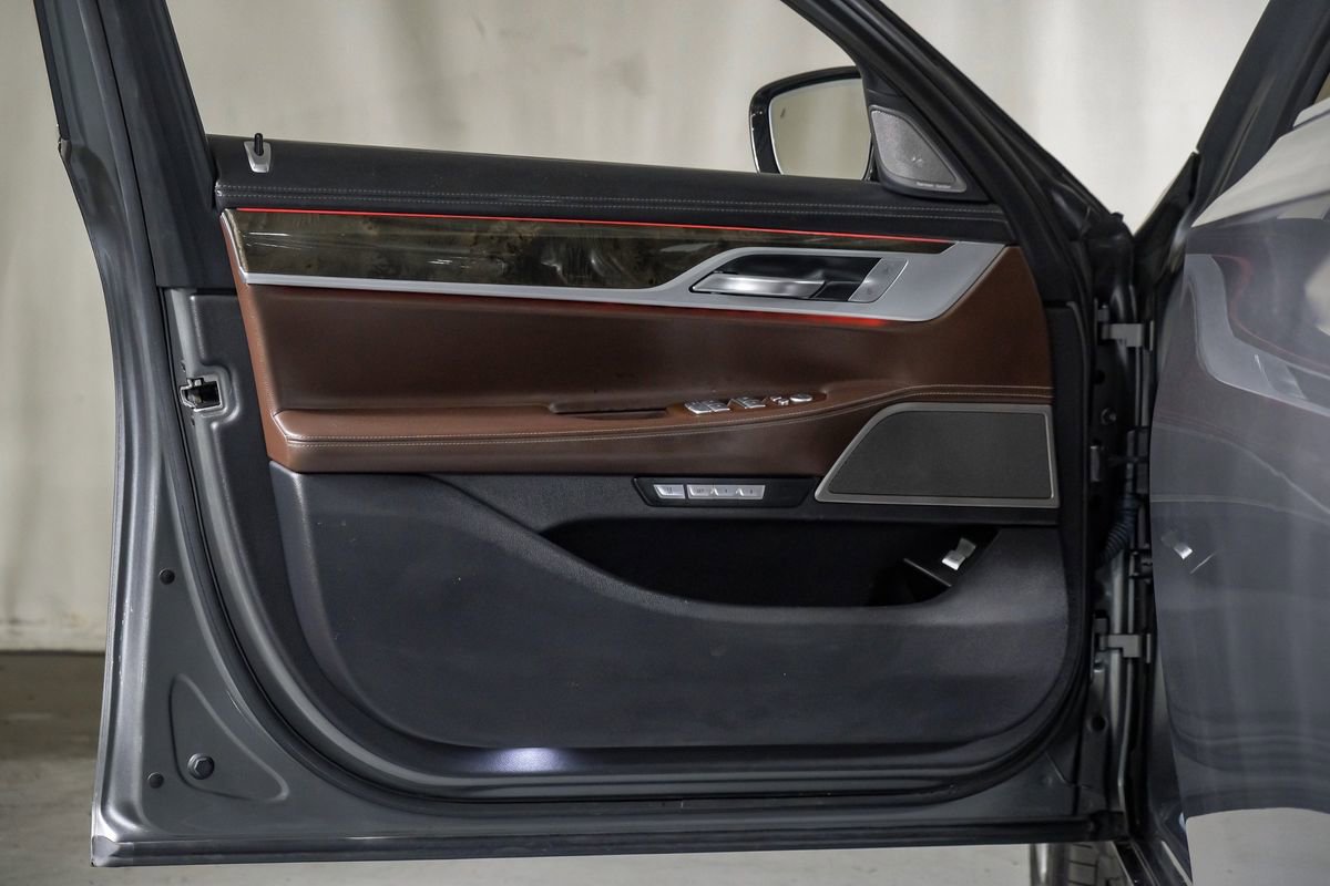 Used 2017 BMW 740i xDrive image 33