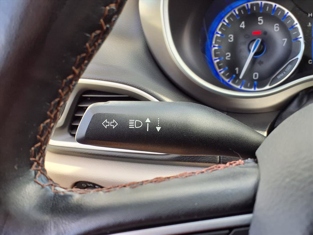 Used 2020 Chrysler Pacifica Touring-L image 28