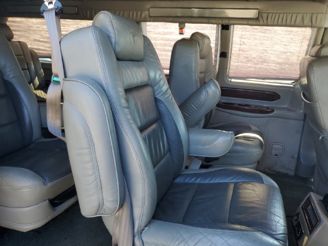 Used 2010 Chevrolet Express 3500 LT w/ LT Preferred Equipment Group RWD image 12